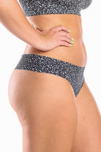 Load image into Gallery viewer, Black and white seamless thong