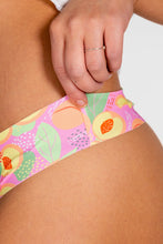 Load image into Gallery viewer, peach pattern seamless thong
