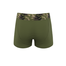Load image into Gallery viewer, Camo men&#39;s trunks
